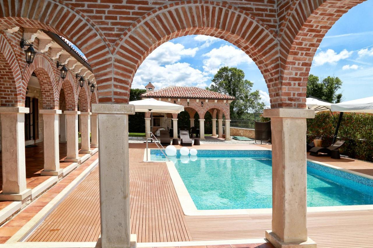 Villa Carolus-Luxurious Istrian Villa Barat  المظهر الخارجي الصورة